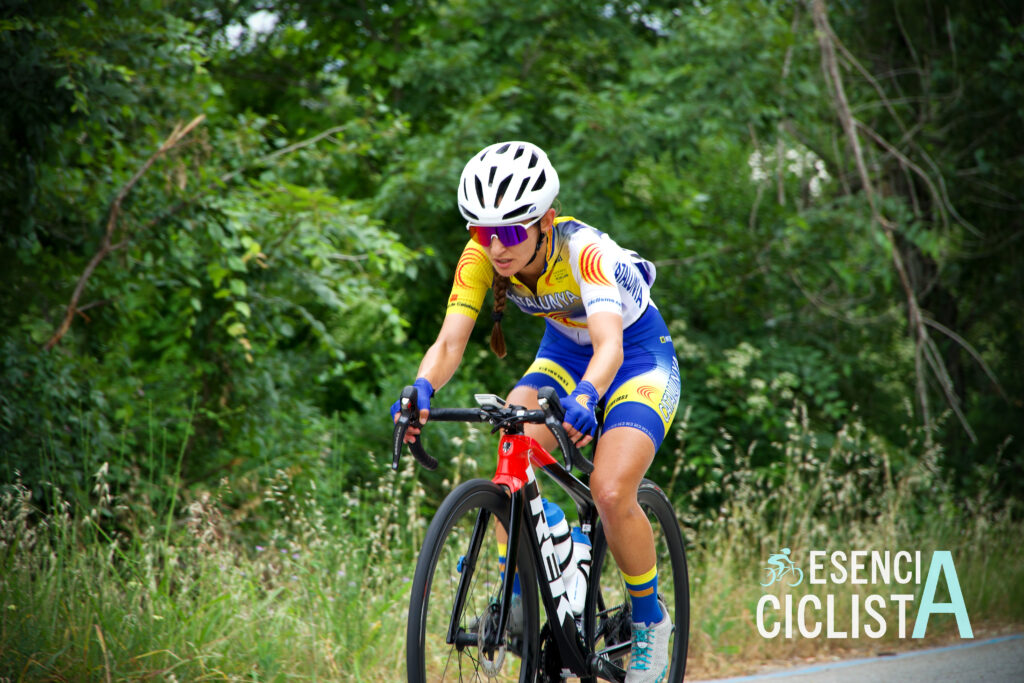 Ciclista de la selección catalana escapada en la última etapa de la Volta Catalunya Femenina 2025