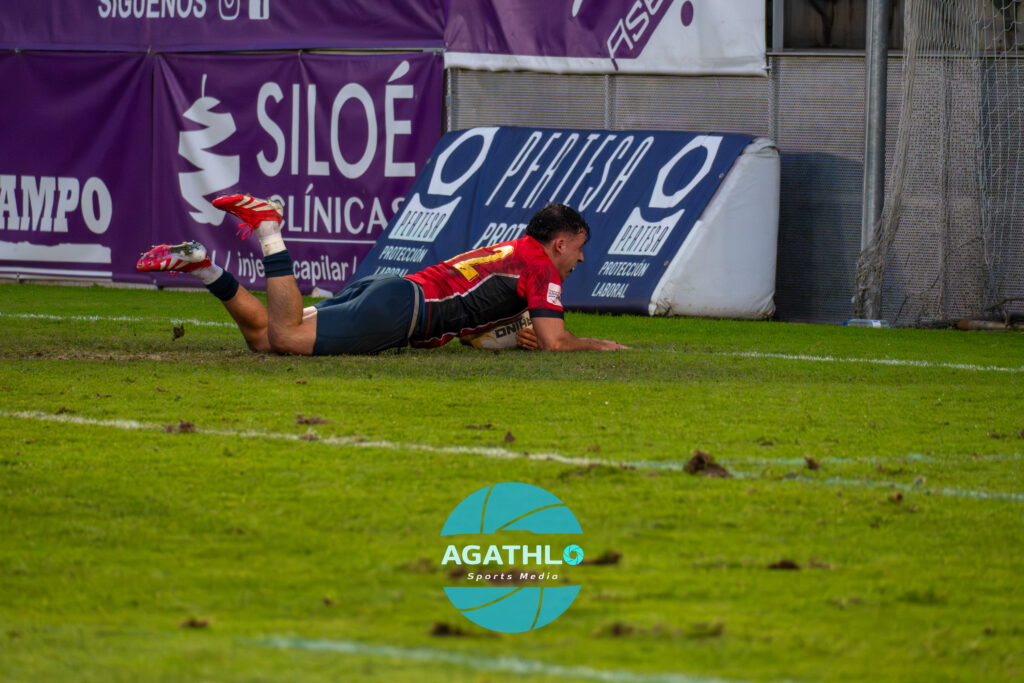 Acción del partido CyL Iberians Bohemia Warriors durante la Rugby Europe Super Cup en la Nueva Balastera de Palencia